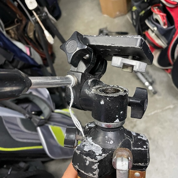 Vintage camera tripod by Coaster with extendable legs . - Picture 3 of 12